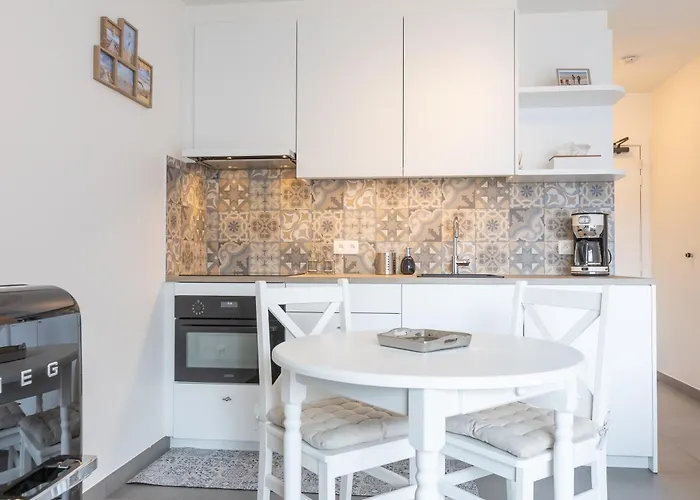 Luxe Athena Vlakbij Het *