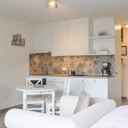 Apartment Luxe Athena Vlakbij Het Ostende